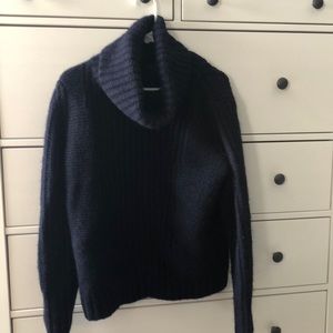 Navy blue cowl neck made of Italian yarn